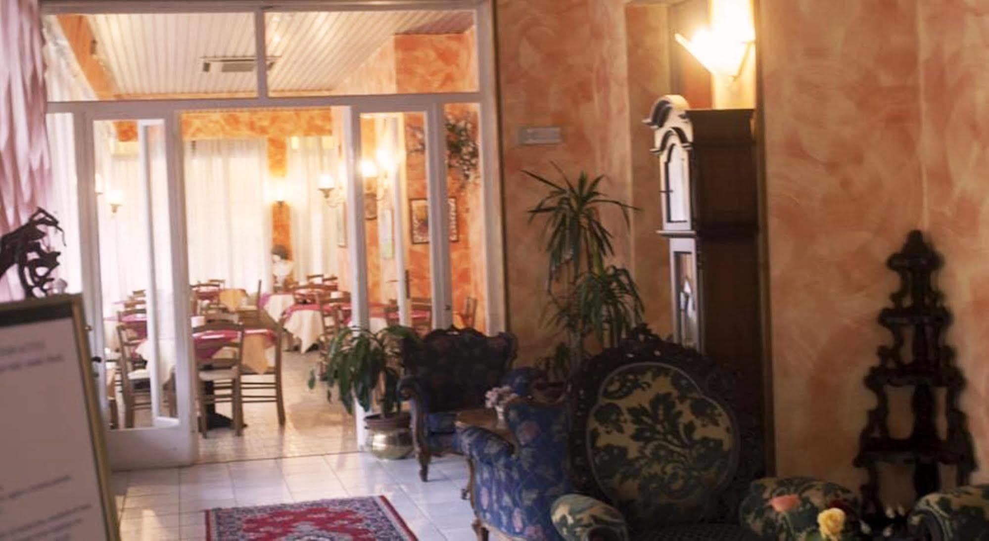 Hotel Colombo 3*