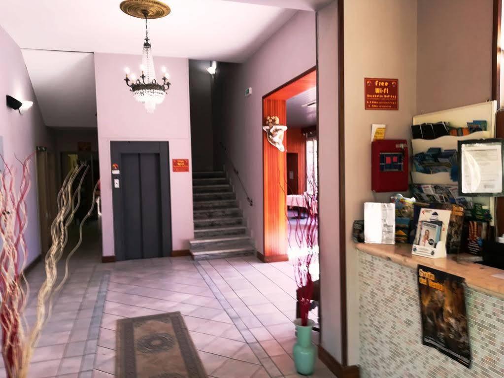 Colombo Hotel 3*